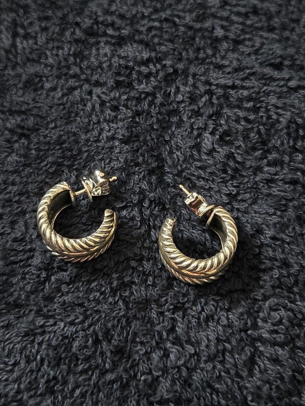 David Yurman Huggie Hoop Earrings - Picture 13 of 16